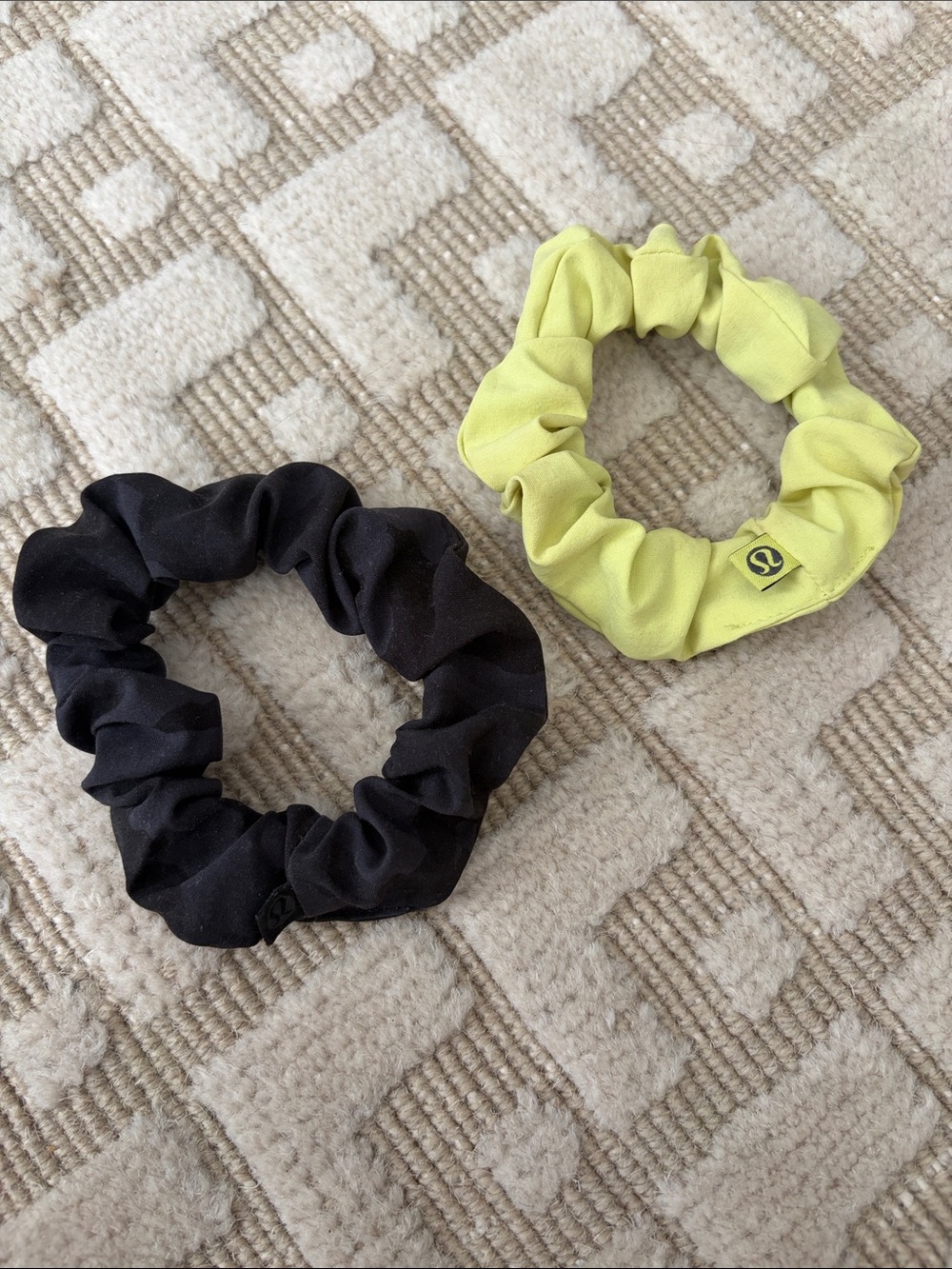 lululemon athletica Scrunchie Duo - Black Camo  & Neon Yellow